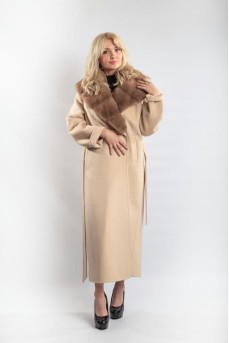 Очень эффектное женское пальто цвета беж из альпаки
