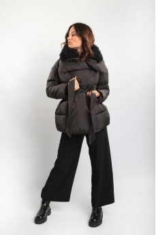 Классная женская черная куртка на натуральном пуху