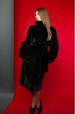 Норковое пальто  с поясом чёрного цвета