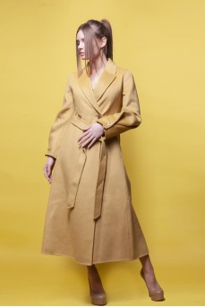 Кашемировое пальто желтого цвета