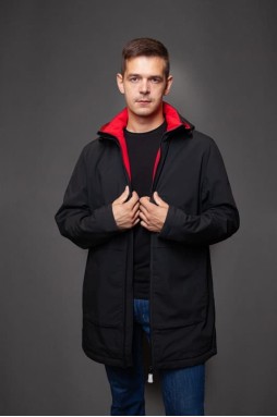 Современная куртка в чёрном цвете