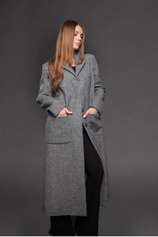 Ультрамодное пальто серого цвета