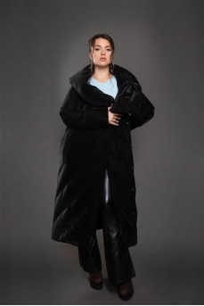 Стеганое пальто - пуховик черного цвета