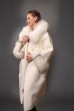 Роскошное пальто белого цвета
