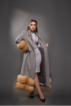 Пальто в комбинации меха лисы